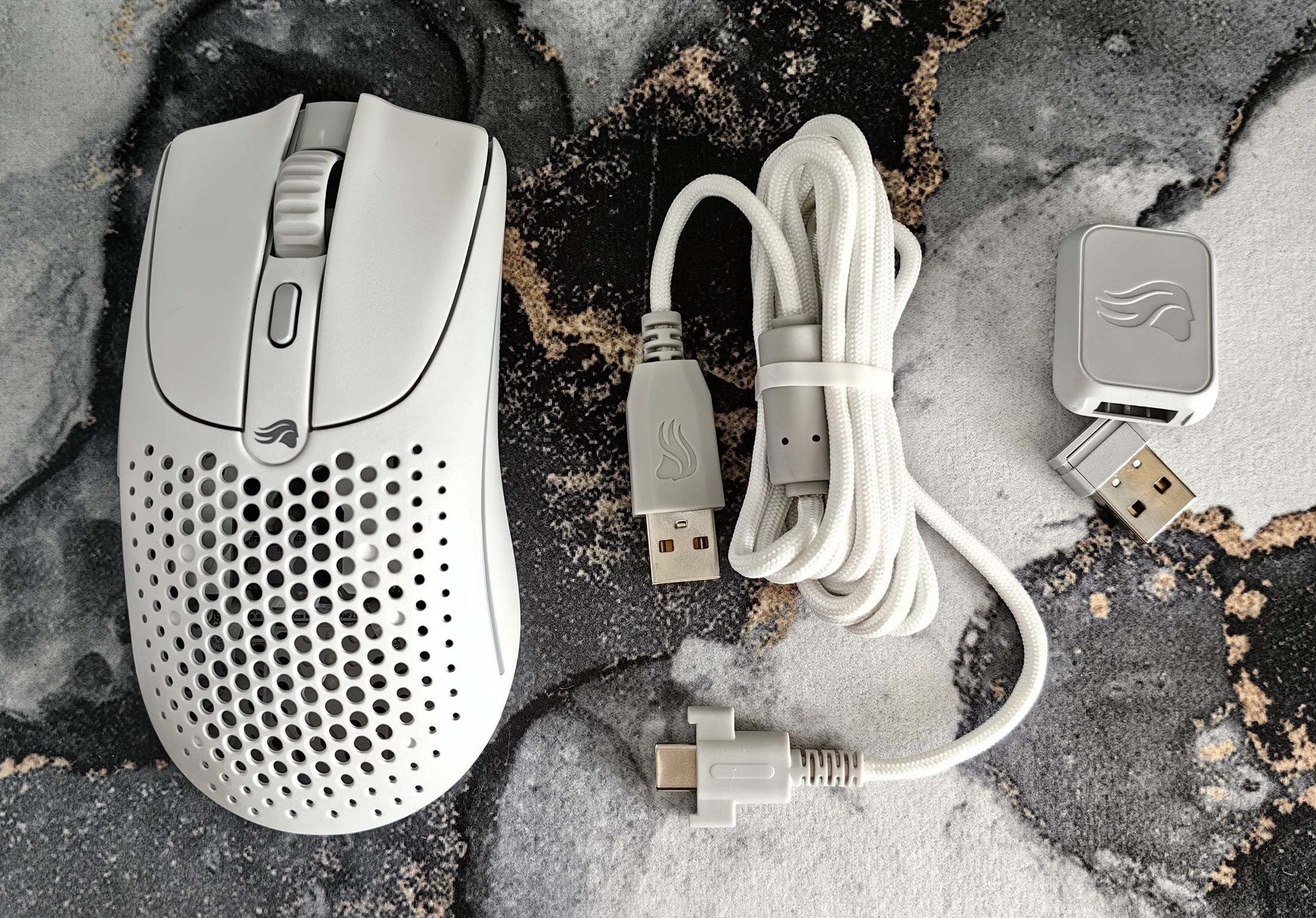 کابل بافتدار ۱٫۶ متری و اتصال USB C